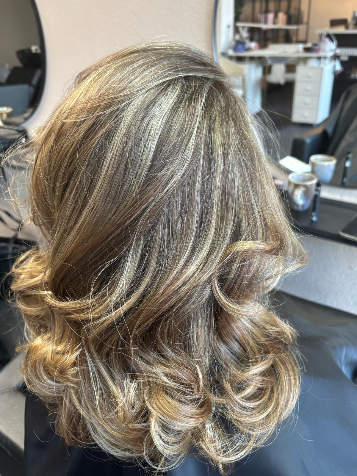 Blonde Balayage im Salon