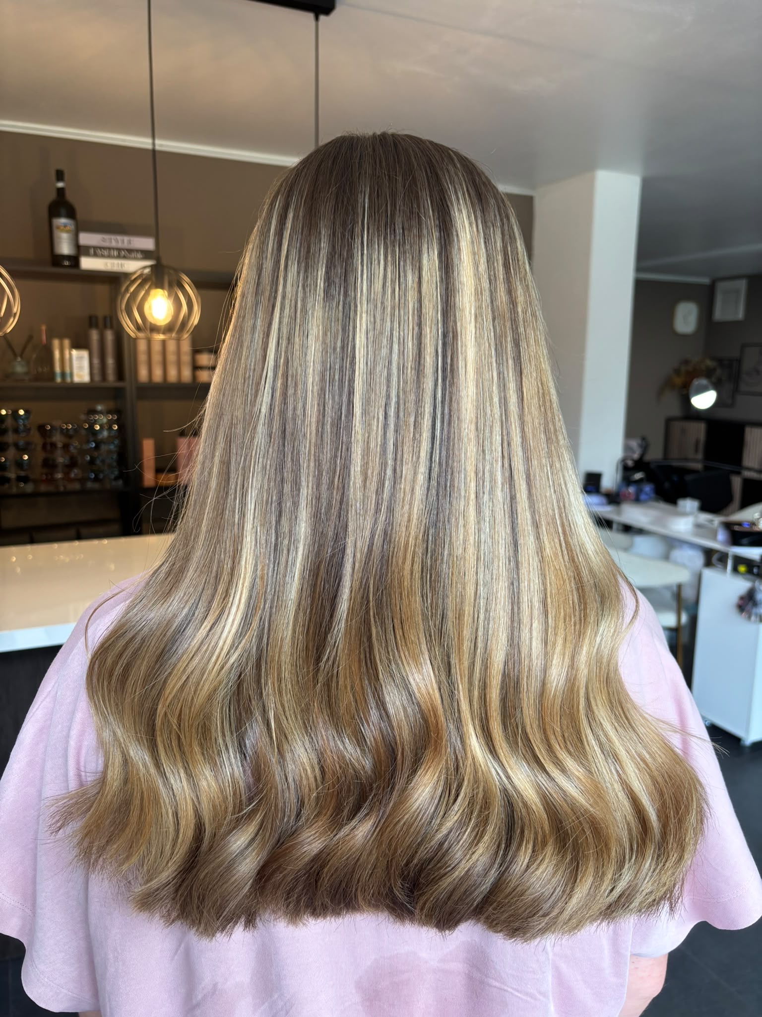 Langes welliges blondes Haar