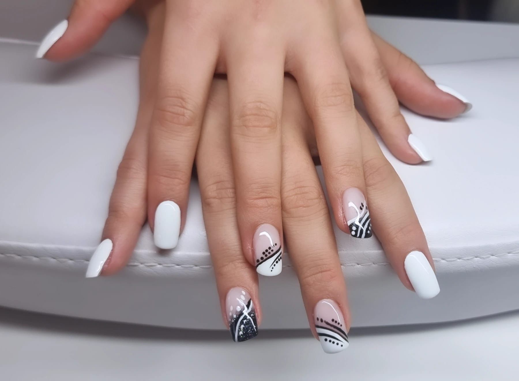 Abstraktes Nageldesign