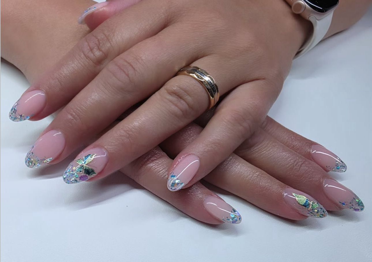 Glitzernde French-Maniküre